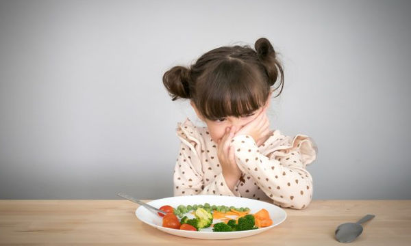 Τι δεν πρέπει να κάνετε όταν το παιδί σας αρνείται να φάει 