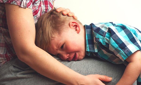 Εφτά φράσεις που πρέπει να λέτε στο παιδί σας, όταν κλαίει