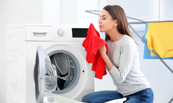 Ξεχάσατε τα ρούχα στο πλυντήριο; Διαβάστε πώς μπορείτε να απομακρύνετε τις δυσάρεστες μυρωδιές