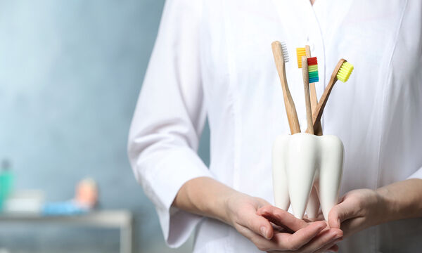 Γιατί είναι σημαντικό να καθαρίζετε τη θήκη από τις οδοντόβουρτσες – Χρήσιμα tips καθαρισμού
